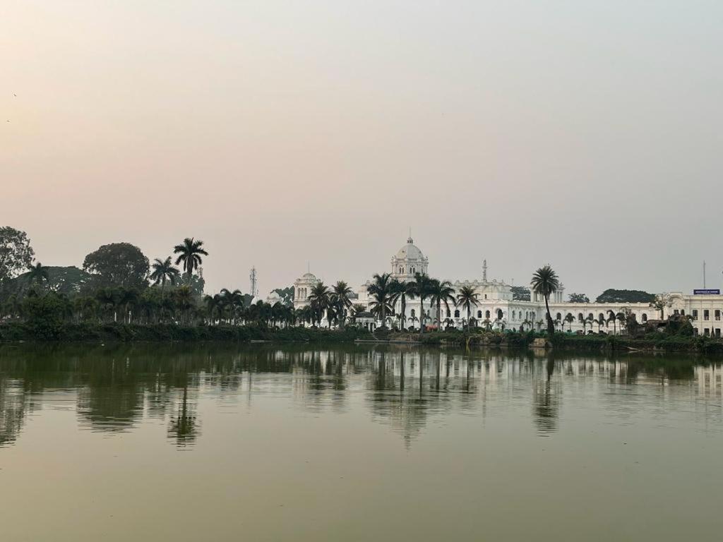 Veda Homestay Agartala Extérieur photo